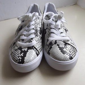 Nine West Animal Print Sneakers Women Size 8M.